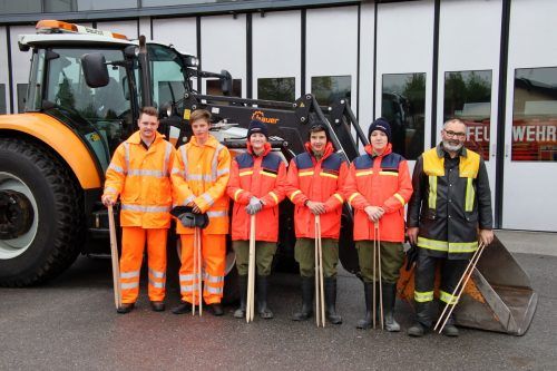 Jugendfeuerwehr Hörbranz bei der Seeuferreinigung.