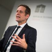 „Sonst wäre ja Grasser noch Finanzminister“