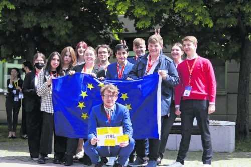 Luca Schöch (3.v.r.) wurde für das Iberian Forum 2022 nominiert. HAK/HAS