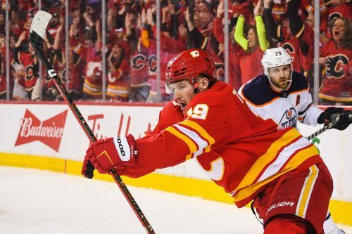 Matthew Tkachuk steuerte drei Tore zum Sieg von Calgary bei. AP