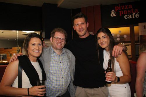 Michaela mit Dompfarrer Fabian Jochum, Kevin und Hannah. HE