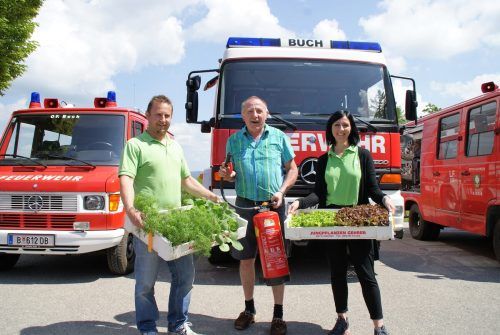 Mit Sicherheit eine gute Symbiose, war sich Vizekommandant Harald Gunz, flankiert von Patrizia Juen und Alexander Sinz (OGV Buch), sicher. mst