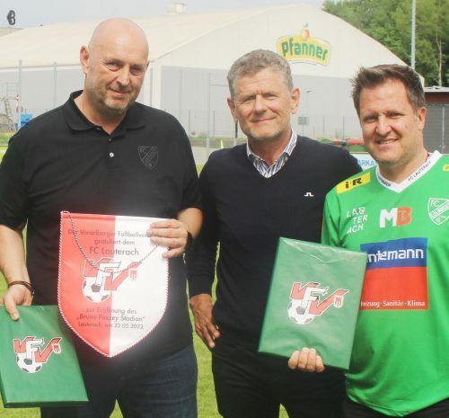 Norbert Heimpel (l.) und Harald Jussel mit VFV-Präsident Horst Lumper.