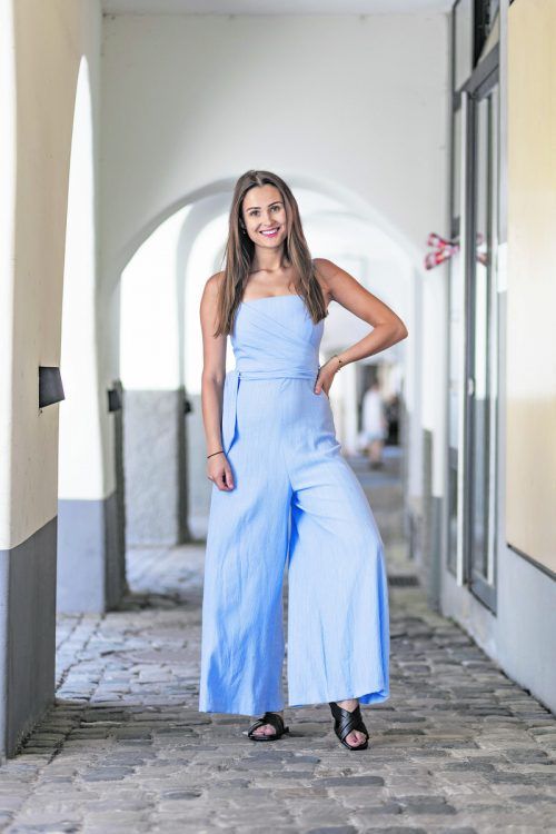 Overall in pastell. Lisa aus Feldkirch trägt ein Outfit von Benetton in Bludenz: Overall (109 €) und Sandalen (49,95 €).
VN/Paulitsch