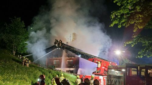 Sämtliche Feuerwehren des Kleinwalsertales waren an dem Einsatz beteiligt.  feuerwehr riezlern