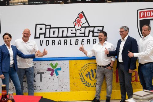 Startschuss für die Pioneers Vorarlberg: Sportlandesrätin Martina Rüscher, Präsident Pit Gleim, Bürgermeister Wolfgang Matt (2. v. r.) sowie die Geschäftsführer Christian Gross und Michael Lampert. Hartinger