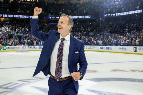 Trainer Jon Cooper führte Tampa zum sechsten Mal ins NHL-Halbfinale.  ap