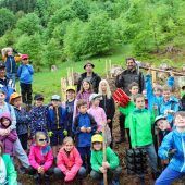 Nachwuchs im Einsatz für klimafitten Wald