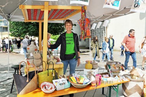 Vereinsobfrau Natalie Moosmann verkaufte Produkte aus dem Senegal.