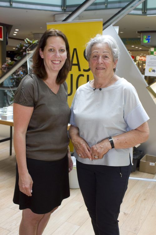 Verlegerin Nina Winkler (l.) und Heidi Baumgartner waren mit dabei.