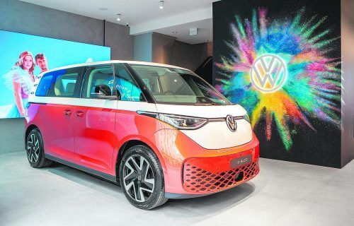 VW ID.Buzz: Sympathischer Mix aus Retro-Zitaten und moderner Kühle. werk (3), Hourdek