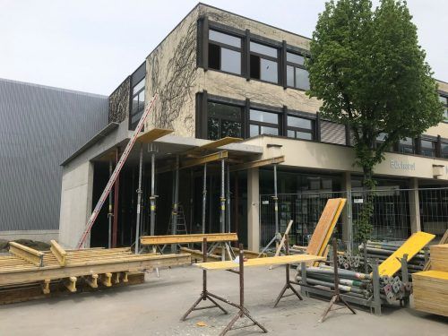 Während der Bauarbeiten zieht die Bücherei in die ehemalige Lehrerwohnung.  OSL