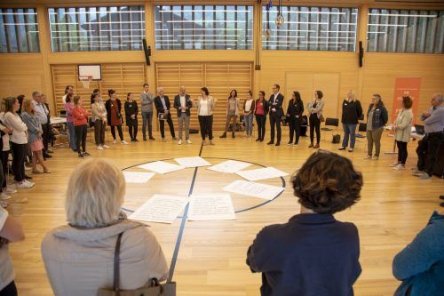 Zahlreiche Interessierte beteiligten sich am 5. Montafoner Familiengipfel und arbeiteten neue Ideen aus. www.meznar.media