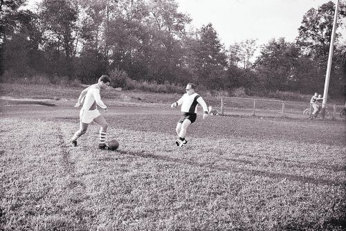 1964 trat eine Auswahl von Vorarlberger Politikern gegen eine Mannschaft aus Pressevertretern zum freundschaftlichen Fußballspiel an.