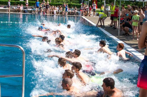 221 Mädchen und 181 Burschen beteiligten sich am 20. Schul-Aquathlon.  