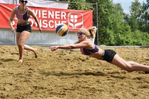 32 Teams kämpften bei der Beachtour in Hohenems um jeden Ball.