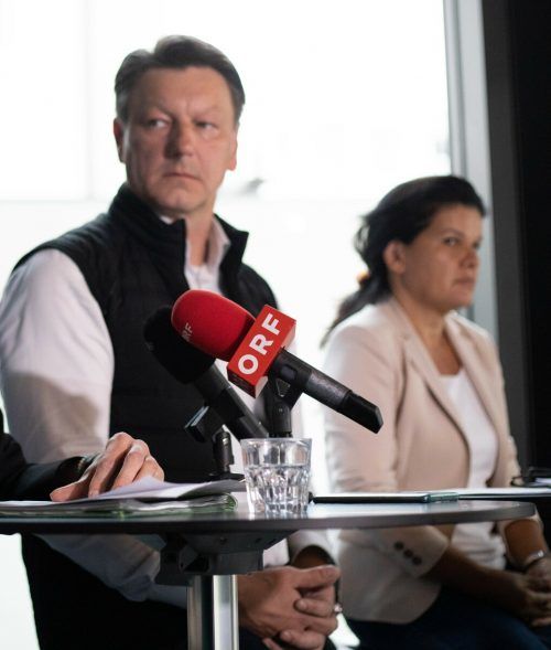 Alexander Moosbrugger mit Sandra Schoch bei der Pressekonferenz am 4. Oktober.  vn