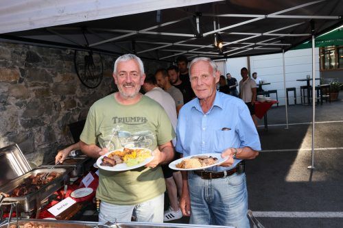 Alfons Kaufmann und Sigi Amann ließen es sich schmecken.
