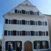 Baumeister mit neuem Heim und Angebot