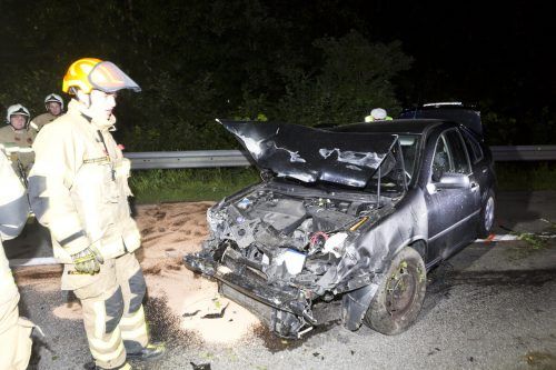An den beteiligten Fahrzeugen entstand Totalschaden,  d. mathis