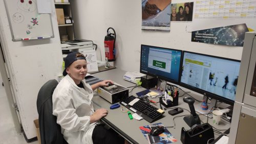 Auch Danny hatte bei seinem „Arbeitstag“ bei Bachmann Electronic in Feldkirch jede Menge Spaß. MIMA