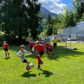 Fußballgaudi und fröhliches Fest