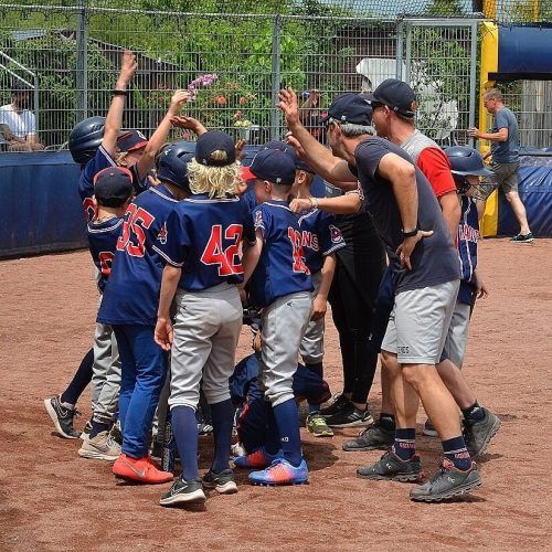Auch wenn die Indians U10 den Hardern deutlich unterlagen, der Teamspirit passte beim Team von Coach Elias Niel. cth
