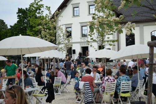 Auf eine offizielle Vereinshaus-Eröffnung wird verzichtet, stattdessen gibt es eine Reihe von Veranstaltungen. Heute, Donnerstag, erfolgt der Start mit „Hock im Park“. stp