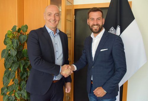 Auf gute Zusammenarbeit: Bürgermeister Simon Tschann (r.) mit dem designierten Stadtamtsdirektor Stefan Morscher.  STB