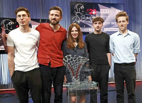 Ausgezeichnet: Juan S. Guse (Kelag Preis), Alexandru Bulucz (Deutschlandfunk Preis), Ana Marwan (Bachmann Preis), Elias Hirschl (Publikumspreis) und Leon Engler (3Sat Preis).  APA
