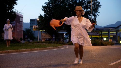 Beim Tanztheaterprojekt „WO BIS DU?“ werden die Spielstationen mit dem Fahrrad angefahren. s. mistura