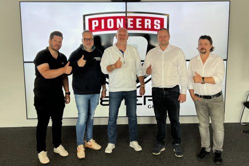Bemer setzt auf die Pioneers als Werbeträger: Marketingchef Bernhard Bock, CCO Prof. Dr. Carsten Bartsch, Verwaltungsratspräsident und Pioneers-Boss Peter Gleim mit den Klubgeschäftsführern Michael Lampert Christian Groß. PV