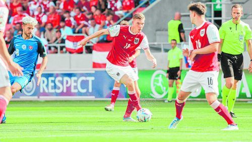 Benjamin Kanuric (l.) und Florian Wustinger bemühten sich im Mittelfeld, für einen Sieg gegen die Slowakei reichte es nicht. öfb/Vramovsky