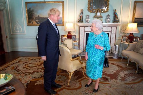 Boris Johnson bei einer Audienz mit der Queen. RTS