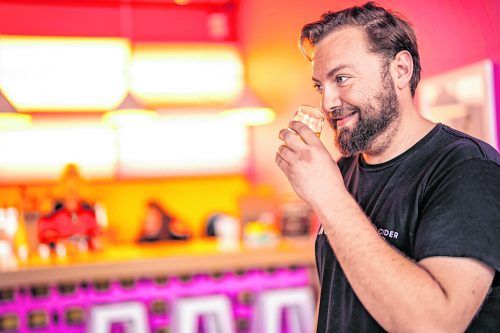 Brodie Thomas von Uncommon Cider stellt seine Produkte vor. Edelweiss | Loren Bedeli