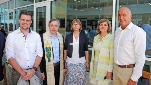 Bürgermeister Herbert Sparr, Landesrätin Barbara Schöbi-Fink, Schulleiterin Waltraud Kerngast, Pfarrer Ioan Sandor und der Fußacher Vizebürgermeister Daniel Mathis. ajk/2