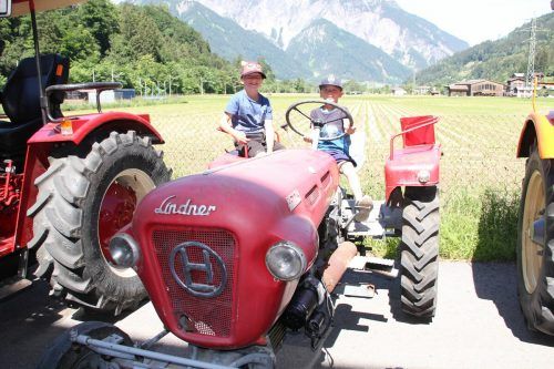 Das älteste Fahrzeug – ein Lindner mit Baujahr 1954 – gehört Ernst Bahl aus Tschagguns. STR