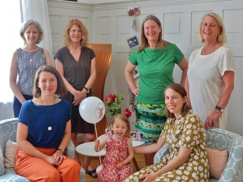 Das alte und das neue Team der Dornbirner Hebammenpraxis.  cth (2)