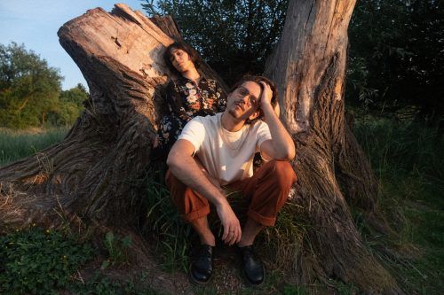 Das Duo Elis Noa aus Wien sprengt die Grenzen von elektronischem Pop. Ihr musikalischer Fundus reicht von Pop über zeitgenössischen R&B bis hin zu Einflüssen aus dem Future Soul.  ELIS NOA
