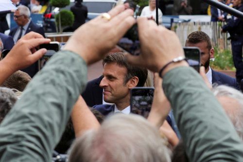 Das Ergebnis ist ein schwerer Schlag für Macron. RTS