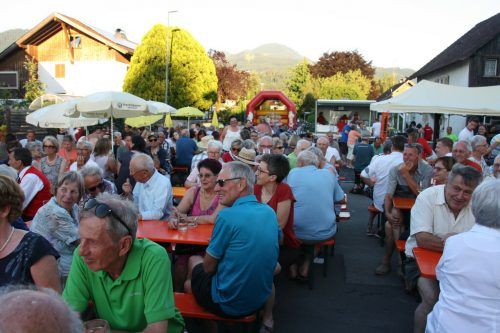 Das „Schuflafest“ ist nicht nur bei den Anrainern beliebt, mittlerweile zieht es auch viele andere Rankler Bürger und auch andere hinaus auf das Straßenfest.  ???