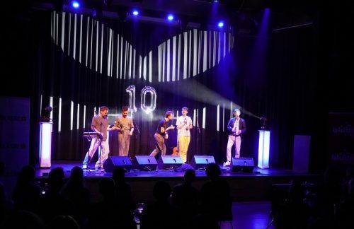 Dass gute Musik auch ohne Instrumente funktioniert, zeigte der A-Cappella-Abend am vergangenen Freitag. Die wunderbaren Stimmen der Vorarlberger Gruppe Fourtune und der Gesangskapelle Hermann aus Wien sorgten für Begeisterung. Stadt Bludenz