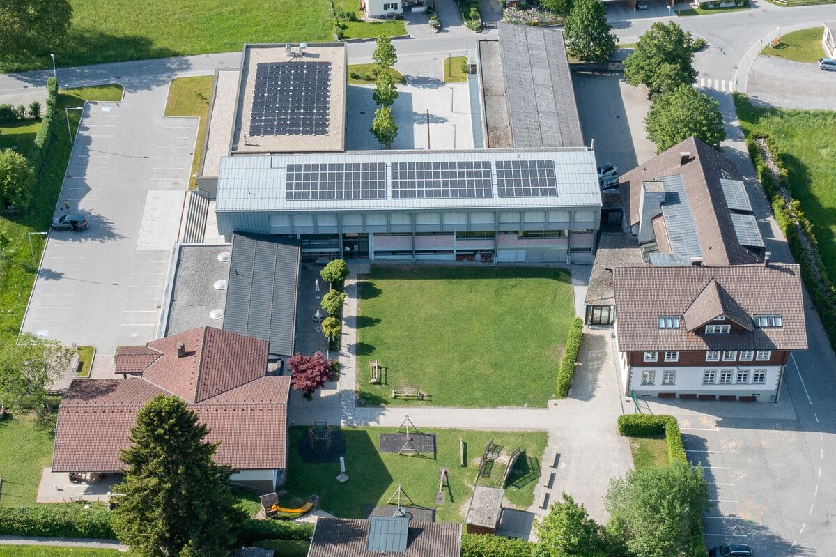 Auf dem Haus 2 des Bildungscampus soll eine PV-Anlage angebracht werden.STO