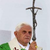Missbrauchsopfer klagt Papst Benedikt