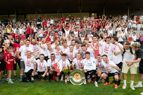 Der FC Rotenberg jubelte gemeinsam mit seinen zahlreichen Fans über den Meistertitel der 1. Vorarlberger Amateurmeisterschaft.