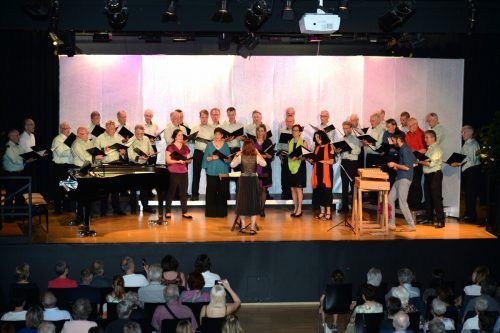Der Männerchor Frohsinn, das Ensemble Querdur und Elias Menzi. Hellriegel