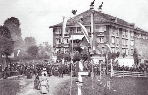 Die Bergmann-Feier vor der Krone in Hittisau im Jahr 1896.  Heimatbuch Hittisau, VLM