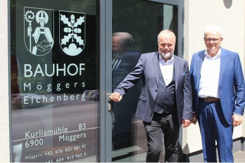 Die Bürgermeister Josef Degasper und Georg Bantel bei der Bauhoferöffnung. stp