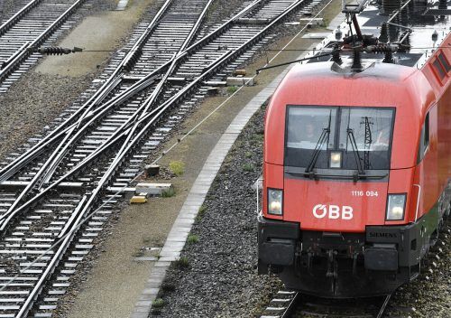 Die Bundesbahnen prüfen den Gütertransport in Personenzügen.  APA/Jäger