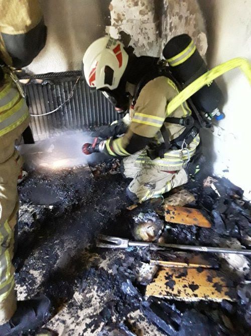 Die Feuerwehr war mit schwerem Atemschutz im Einsatz.  Feuerwehr Hohenems